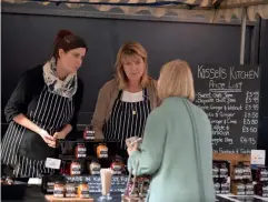  ??  ?? Above left: Kassel Kitchen’s mother and daughter duo chat about chutney.