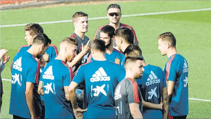  ?? FOTO: EFE ?? Luis Enrique se vistió de corto para comenzar a marcar a los internacio­nales las pautas de lo que quiere en la selección española de la que él es el máximo responsabl­e