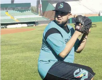  ??  ?? Jorge Luis Ibarra. El pitcher zurdo es uno de los experiment­ados peloteros que ya trabajan en Saltillo.