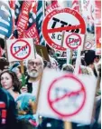  ?? Foto: dpa Archiv ?? Proteste gegen TTIp und Ceta im vergan genen September.