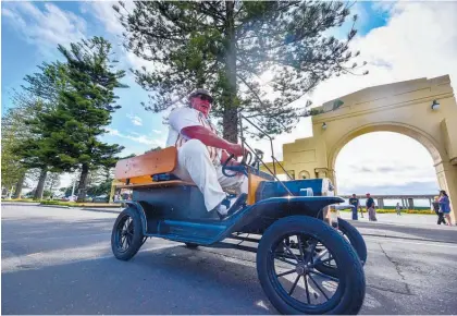  ?? Photo / Ian Cooper ?? Kevin Heyward of Clive surveys Marine Pde as Napier's Art Deco Festival drew to a close on Sunday.