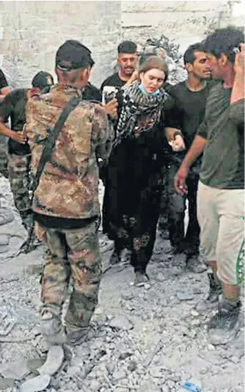  ??  ?? A girl captured by Iraqi forces in Mosul is believed to be Linda Wenzel, a 16-year-old German who fled home to join Isil