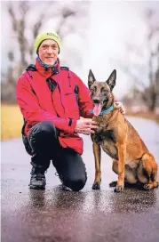  ??  ?? Axel Kolb mit Anna. Gemeinsam legen sie bis zu 2500 Kilometer im Jahr zurück.