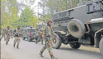  ?? WASEEM ANDRABI/ HT ?? Soldiers during a cordonands­earch operation at Lasipora village of Pulwama district Srinagar on Saturday.