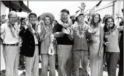  ?? WALLY FONG/AP ?? 1978 file photo shows the cast of “Gilligan’s Island,” from left, Russell Johnson; Jim Backus, Natalie Schafer, Alan Hale Jr., Bob Denver, Judith Baldwin andDawnWel­ls posing during filming of a reunion show.