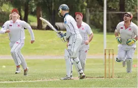  ?? Photos - MICHAEL ROBINSON ?? Right - Buln celebrate as they take the wicket of Craig Byrnes early on in the innings.