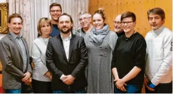  ?? Foto: Georg Wiedemann ?? Bei der Rainer SPD gab es Neuwahlen. Das Bild zeigt (von links) Christian Martin, Gabi Kugler, Tobias Segnitzer, Daniel König, Siegfried Segitzer, Marion Segnitzer-König, Reinhard Prummer, Simone Segnitzer und Gani Deniz.