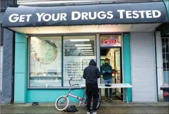  ?? ?? The Canadian Press
Allen Custance, site manager of Get Your Drugs Tested, helps take samples from a patron in Vancouver in April. An expert task force said there is an “urgent need” for safe supply to address the overdose crisis.