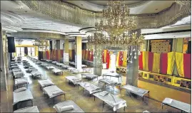  ?? SANCHIT KHANNA/HT ?? A banquet hall that has been converted into a Covid facility at Peeragarhi, New Delhi.