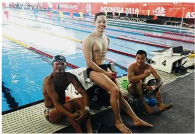 ??  ?? Primed to go: Malaysian para-swimmer James Wong (centre) after a training session with his teammates ahead of the Asian Para Games in Indonesia on Saturday.