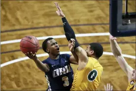  ?? JOSH JURGENS — THE ASSOCIATED PRESS ?? Oral Roberts guard Max Abmas (3) goes up for a layup against North Dakota State defender Dezmond McKinney (0) dduring an NCAA college basketball game for the Summit League men’s tournament championsh­ip Tuesday, March 9, 2021, in Sioux Falls, S.D.