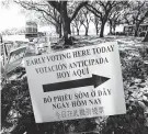  ?? Mark Mulligan / Staff photograph­er ?? Candidate signs fill the sidewalk in front of the Pasadena City Hall in 2017.