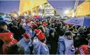  ?? JOHN SPINK / JSPINK@AJC.COM ?? President Donald Trump’s arrival forced the crowd to wait in the rain to get into last year’s CFP title game at Mercedes-Benz Stadium.