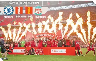  ?? ?? Liverpool conquistó su octava Copa de Inglaterra, frente al Chelsea, pero se llevó un susto con las lesiones de Mohamed Salah y Virgil Van Dijk.