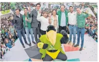  ?? ESPECIAL ?? PVEM. Integrante­s del Verde le dieron la bienvenida al partido a Eruviel.