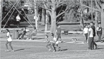  ??  ?? Parkgoers enjoy Coolidge Park on March 26 in Chattanoog­a, Tenn.