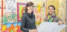  ?? FOTO: STIFTUNG LIEBENAU ?? Die Kunstthera­peutinnen der St.-Lukas-Klinik, Nadine de Fries (links) und Monika Schlenker, begleiten junge Patienten mit Mitteln der Kunst.