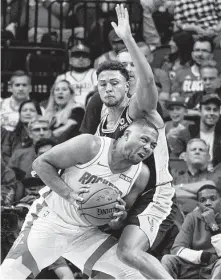  ?? Melissa Phillip / Staff photograph­er ?? Through seven games, the Rockets’ Eric Gordon has made 22.3 percent of his 3-point attempts this season.