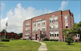  ?? DANA JENSEN/THE DAY ?? Harbor School on Montauk Avenue is the oldest New London school.