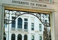  ??  ?? Ca’ Saverio Foscari Bellomo insegnava Filologia italiana a Ca’ Foscari a Venezia. Aveva anche vari incarichi di direzione e coordiname­nto nell’ateneo