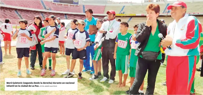  ?? FOTOS: MORÉ GALETOVIC ?? Moré Galetovic (segunda desde la derecha) durante un nacional infantil en la ciudad de La Paz.