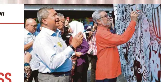  ?? BERNAMA PIC ?? Federal Territorie­s Minister Khalid Abdul Samad (right) at the launch of the Internatio­nal Day of Happiness in Kuala Lumpur yesterday.