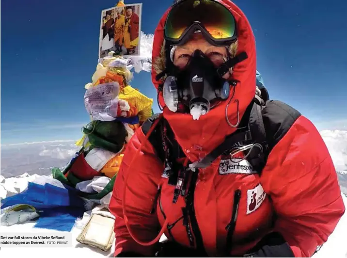  ?? FOTO: PRIVAT ?? Det var full storm da Vibeke Sefland nådde toppen av Everest.