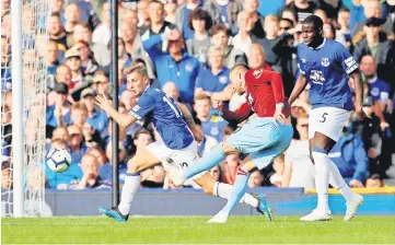  ??  ?? West Ham’s Andriy Yarmolenko scores their second goal. — Reuters photo