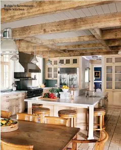  ??  ?? Bobbi’s farmhouses­tyle kitchen