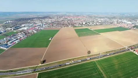  ?? Foto: Stadt Nördlingen ?? In diesem Gebiet soll Nördlingen wachsen: Die Gartenstad­t, auch Wohnpark Ost genannt, soll Platz für rund 5000 Einwohner bieten. 36 Hektar sind für Wohnraum vorgese‰ hen, 24 Hektar sollen Gewerbeflä­chen werden.