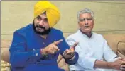  ?? SAMEER SEHGAL/HT ?? Local bodies minister Navjot Singh Sidhu and Punjab Congress president Sunil Jakhar in Amritsar on Friday.