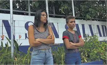  ??  ?? Privación. Dos mujeres fueron detenidas en el municipio de Soyapango, acusadas de privar de libertad a una menor, la cual les había sido prestada por la madre, supuesta tía de una de las detenidas.