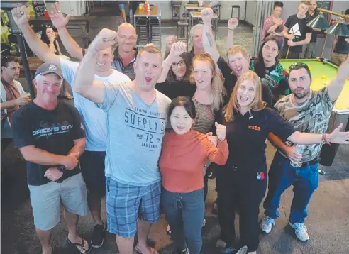  ?? Picture: MICK TOAL ?? JUBILANT GATHERING: Joohee Han celebrates with her rescuers and supporters at Tully Hotel last night.