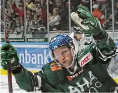  ?? Foto: Siegfried Kerpf ?? Besser geht’s nicht: Michael Davies war einer der Torschütze­n beim 4:0 Sieg der Augsburger Panther gegen die Nürnberg Ice Tigers.