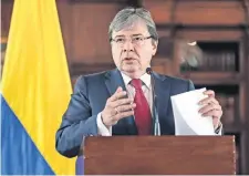  ??  ?? El canciller de Colombia, Carlos Trujillo, ayer en una conferenci­a, en Bogotá; dijo que pedirá a la ONU un enviado especial por crisis de inmigrante­s venezolano­s.