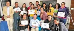  ??  ?? CAPACITACI­ÓN. Los asistentes recibieron certificad­os por su participac­ión.