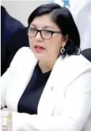  ?? ?? En esta camioneta que robaron después del atraco intentaron huir los individuos que se enfrentaro­n a los policías asignados como seguridad de la diputada Silvia Ayala.