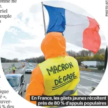  ??  ?? En France, les gilets jaunes récoltent près de 80 % d’appuis populaires