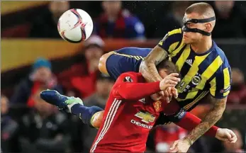  ?? PHIL NOBLE / REUTERS ?? Fenerbahce’s Martin Skrtel outmuscles Manchester United’s Wayne Rooney for the ball in their Europa League Group A match at Old Trafford in Manchester on Thursday. United won 4-1.