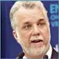  ??  ?? Philippe Couillard et le PLQ auraient pu finir la campagne à genoux. Mais c’est le PQ de Pauline Marois qui en sortira le plus ébranlé, en raison de l’omniprésen­ce de la question référendai­re.