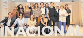  ??  ?? Hay equipo. Los profesiona­les que desarrolla­n el pintoresco servicio.