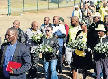  ??  ?? Picture: EUGENE COETZEE PAYING TRIBUTE: Members of the ANC and its various leagues laid wreaths at the graves of Florence Matomela and Govan Mbeki at Heroes Acre in the Zwide cemetery