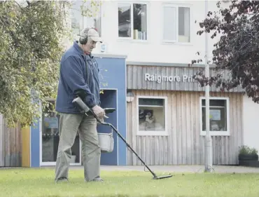  ?? PICTURE; CASCADE ?? 0 Eric Soane puts his metal detector to work at Raigmore Primary