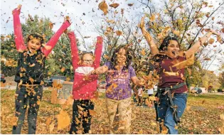  ?? GABRIELA CAMPOS/NEW MEXICAN FILE PHOTO ?? Experts say that if girls band together, supporting each other and celebratin­g successes rather than viewing each other as rivals, they can expand their options.