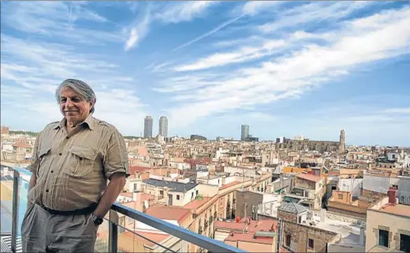  ?? JORDI ROVIRALTA ?? Benjamin R. Barber, ayer por la tarde, en la terraza de su hotel barcelonés