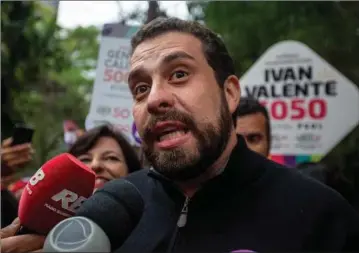  ??  ?? Guilherme Boulos under det brasilians­ke praesident­valg i 2018, som den 39-årige politiker tabte stort. Nu er han tilbage i en ny og staerkere version.
Foto: Suamy Beydoun/AGIF/AP