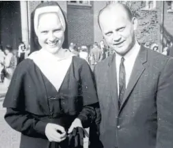  ?? NETFLIX ?? Sister Cathy Cesnik, whose unsolved 1969 murder is explored in the Netflix documentar­y series The Keepers, is pictured with her father, Joseph Cesnik.