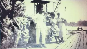  ??  ?? Jute wallahs taking the air in Bengal around 1920. See above for more.