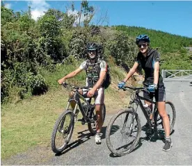  ??  ?? Overseas visitors David Duncan and Rebecca Colvin, from America and England respective­ly, at the start of their Rimutaka Incline ride to Cross Creek.