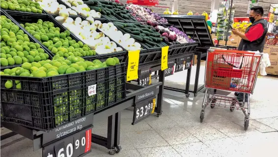  ?? ALEJANDRO AGUILAR ?? Para el bolsillo de los mexicanos el tomate se ha encarecido más de 100% en el último año